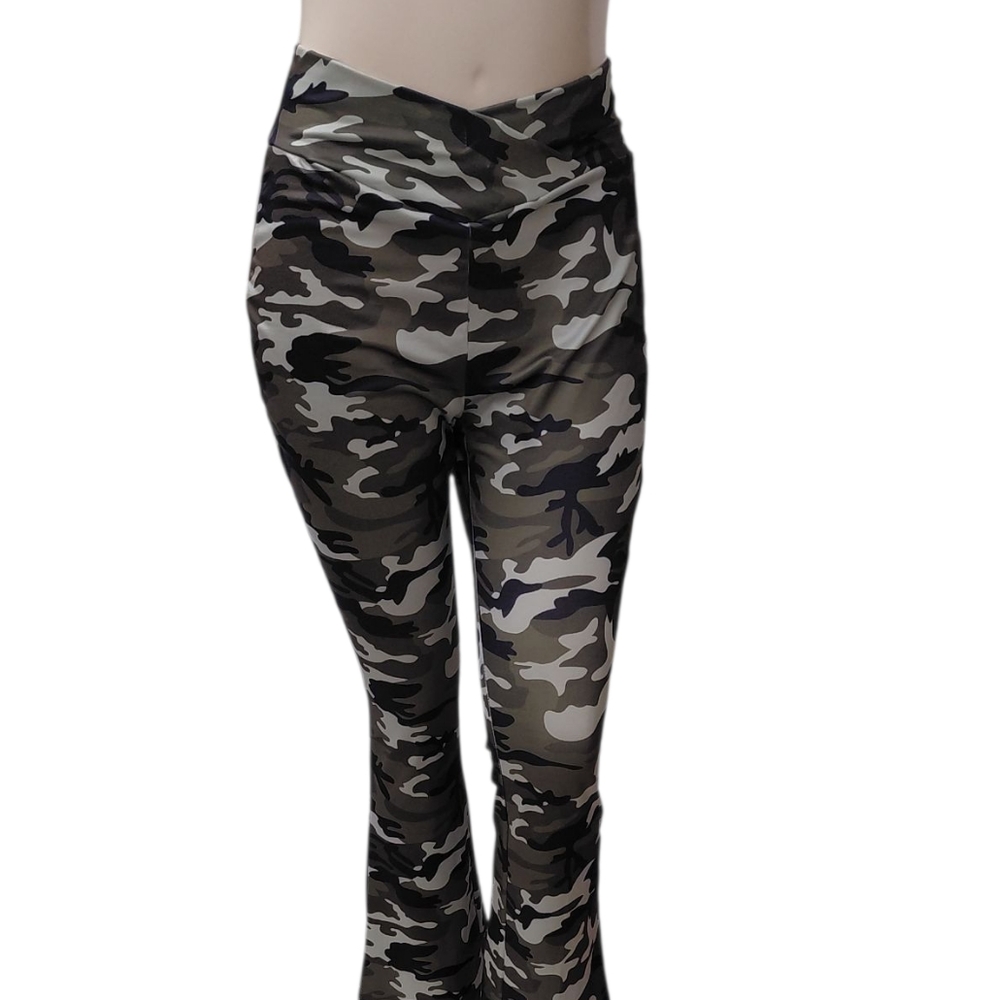 8204.....Women's Polyester Camouflage Flare Pants Size XXL, W32" 27 1/2" Inseam
